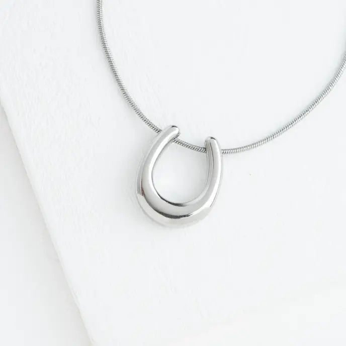 Horse Shoe Necklace in Silver